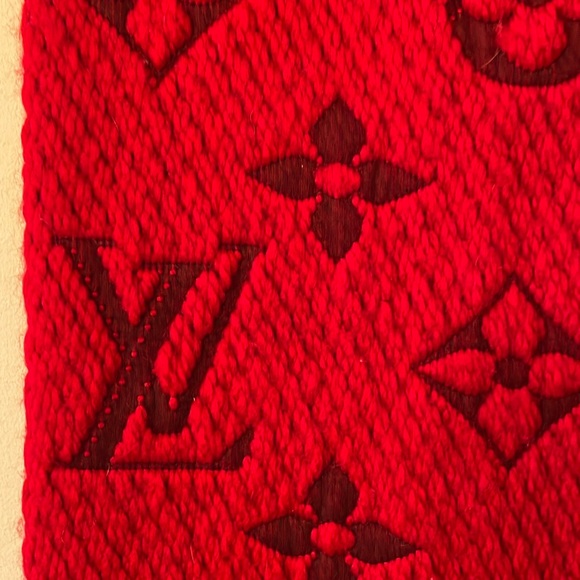๐๏ธHOST PICK๐๏ธStunning Louis Vuitton winter scarf - Picture 4 of 8